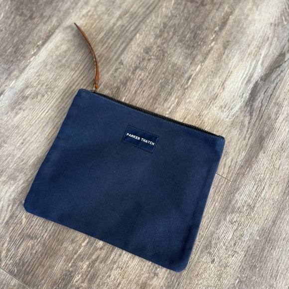 Parker Thatch Canvas Navy Pouch with Red Lip Design - Leather Zipper Pull - Picture 5 of 7